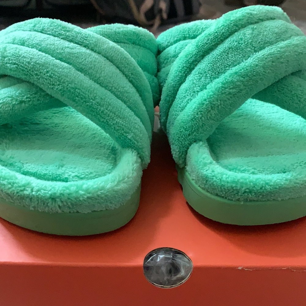 Fabletics Slippers - Picture 2 of 7
